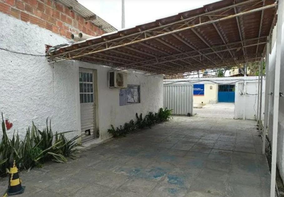 casa jota quarto com cama de casal e ar wc compartilhado Hostel in Recife