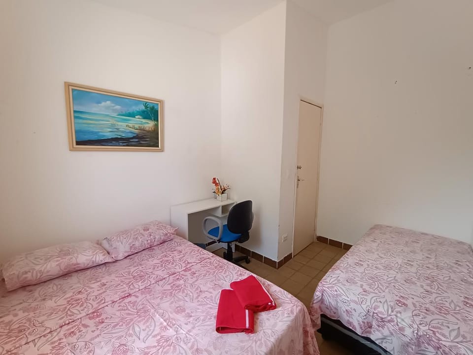 casa jota quarto com cama de casal e ar wc compartilhado Hostel in Recife
