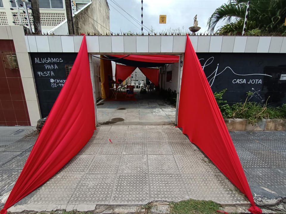 casa jota quarto com cama de casal e ar wc compartilhado Hostel in Recife