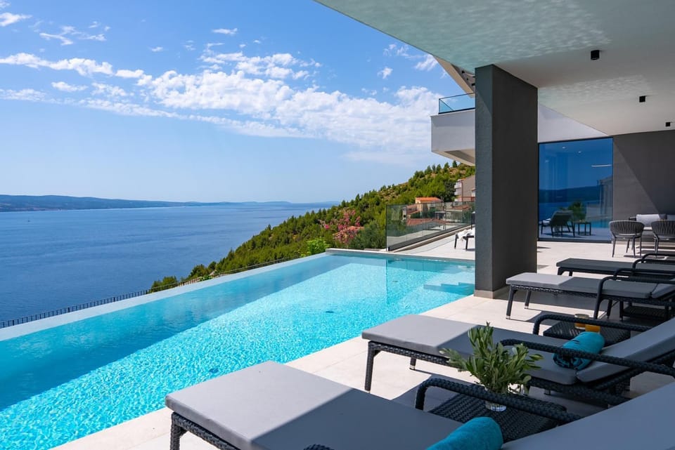 Pool view, Sea view