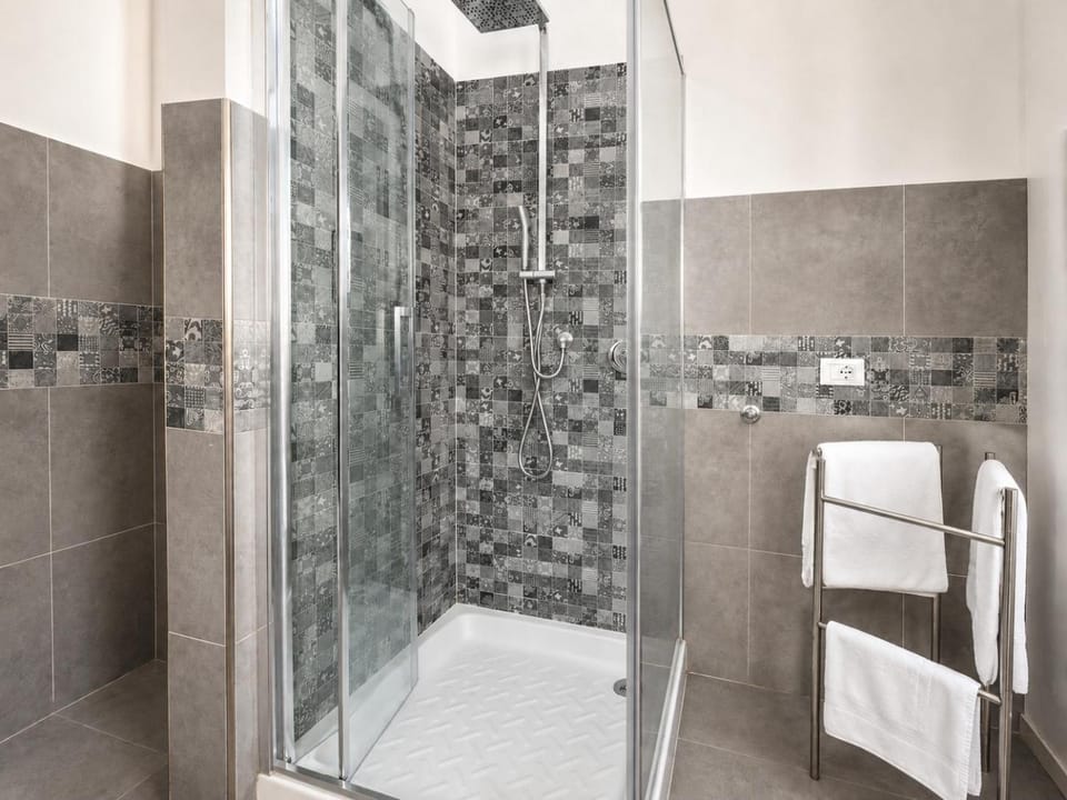 Shower, Bathroom, Bath, towels