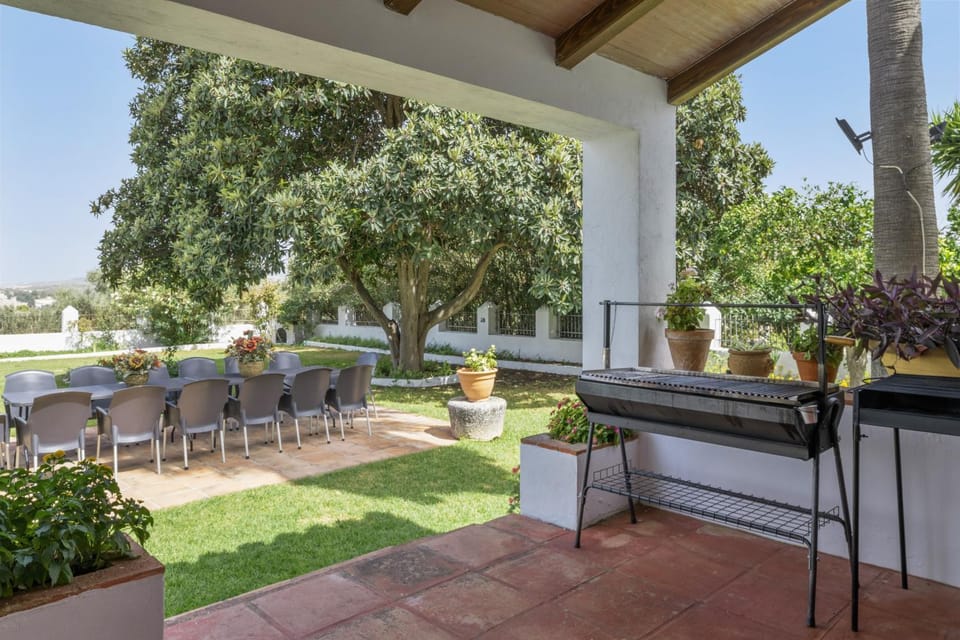Property building, Balcony/Terrace, Living room