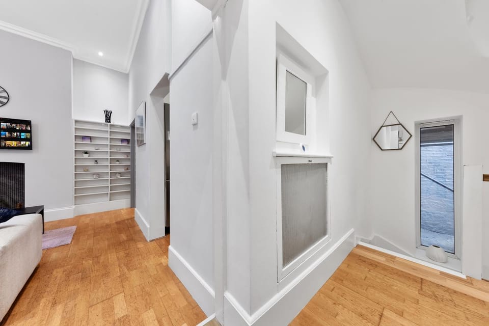 3 Bedroom City Apartment at Regents Park Baker Street MB1 Apartment in City of Westminster