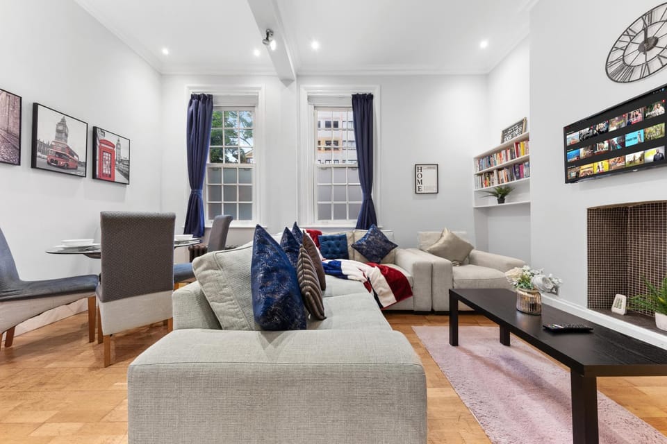 3 Bedroom City Apartment at Regents Park Baker Street MB1 Apartment in City of Westminster