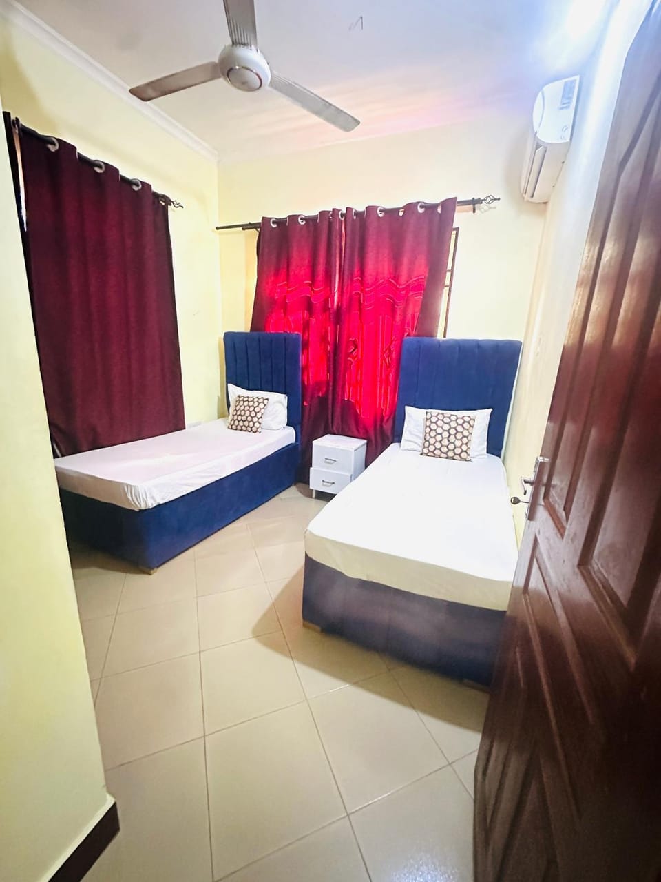Affordable pearl Lulu Apartments with Fast WiFi Bed and Breakfast in City of Dar es Salaam