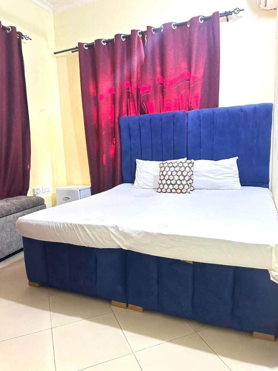 Affordable pearl Lulu Apartments with Fast WiFi Bed and Breakfast in City of Dar es Salaam