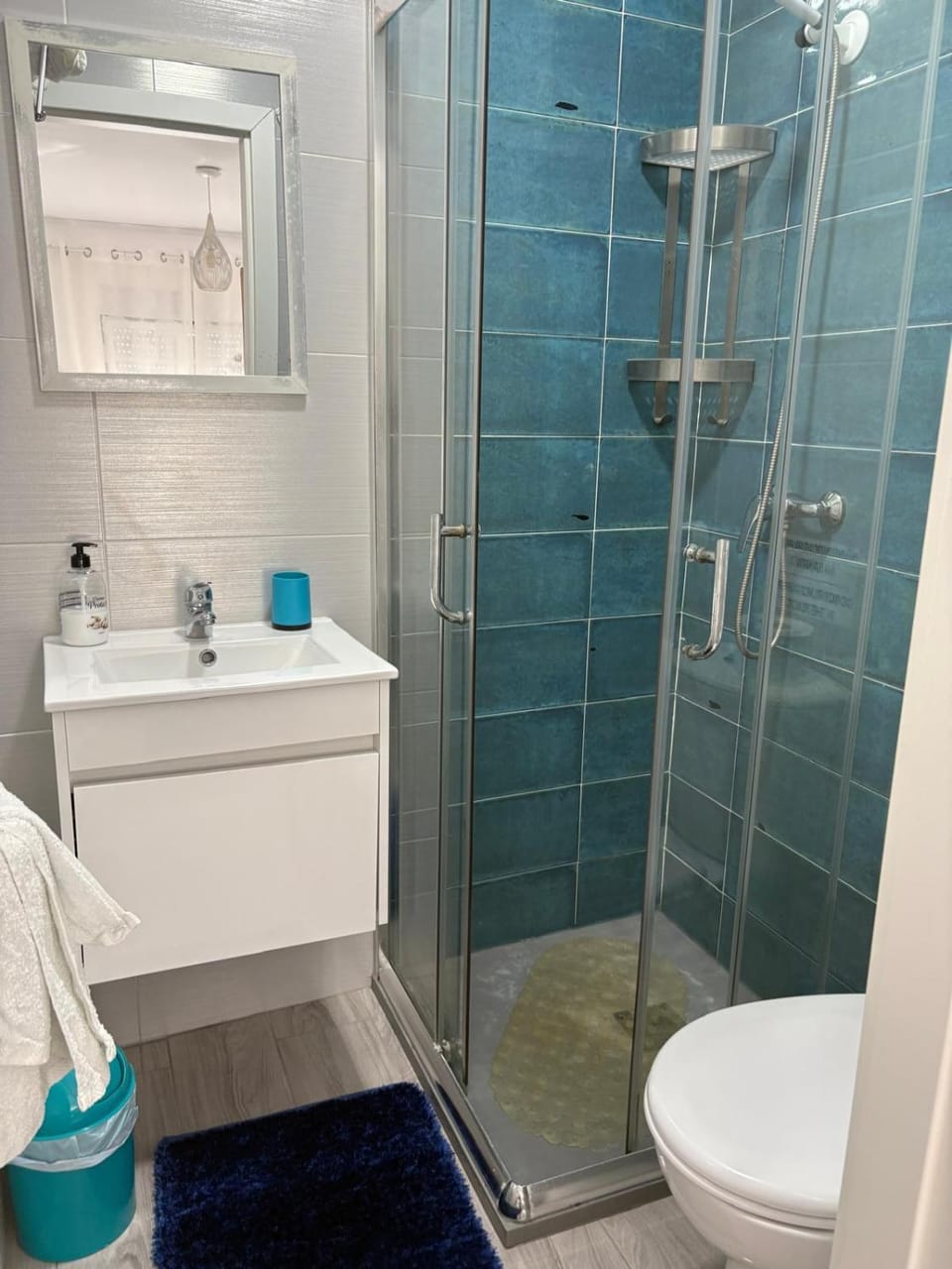 Shower, Bathroom, towels