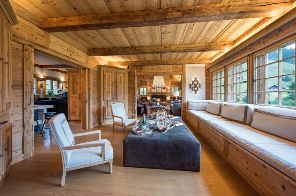 Elegant Alpine Chalet with Spa Villa in Saanen