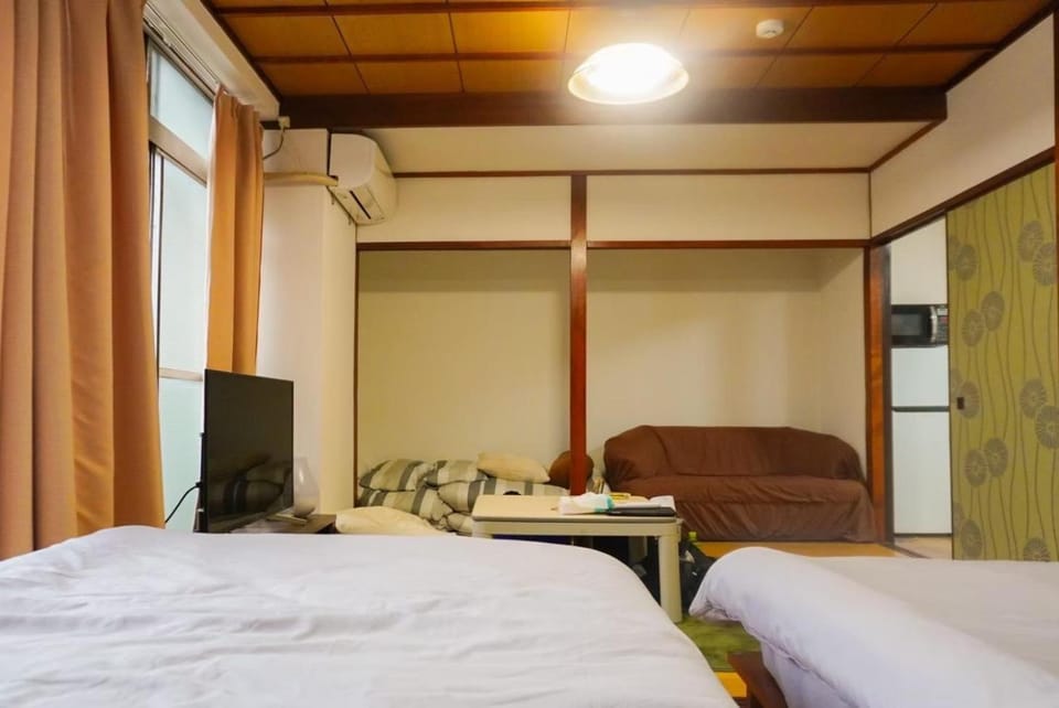 ゲストハウスラフテル Bed and Breakfast in Japan