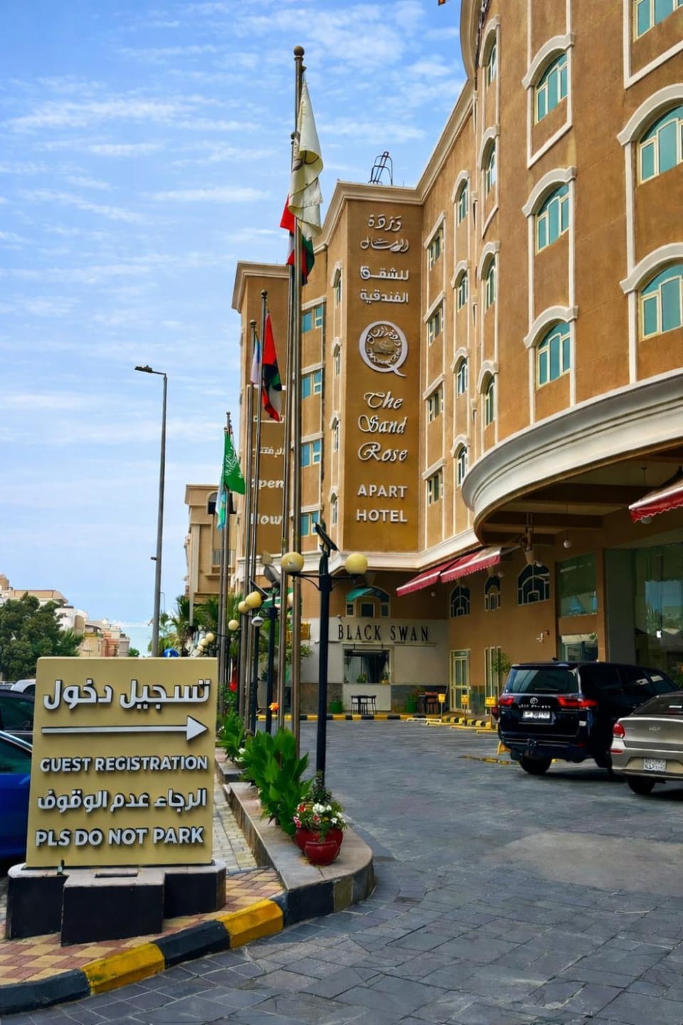 Property building, Day, Neighbourhood, City view, Street view, Location, Parking