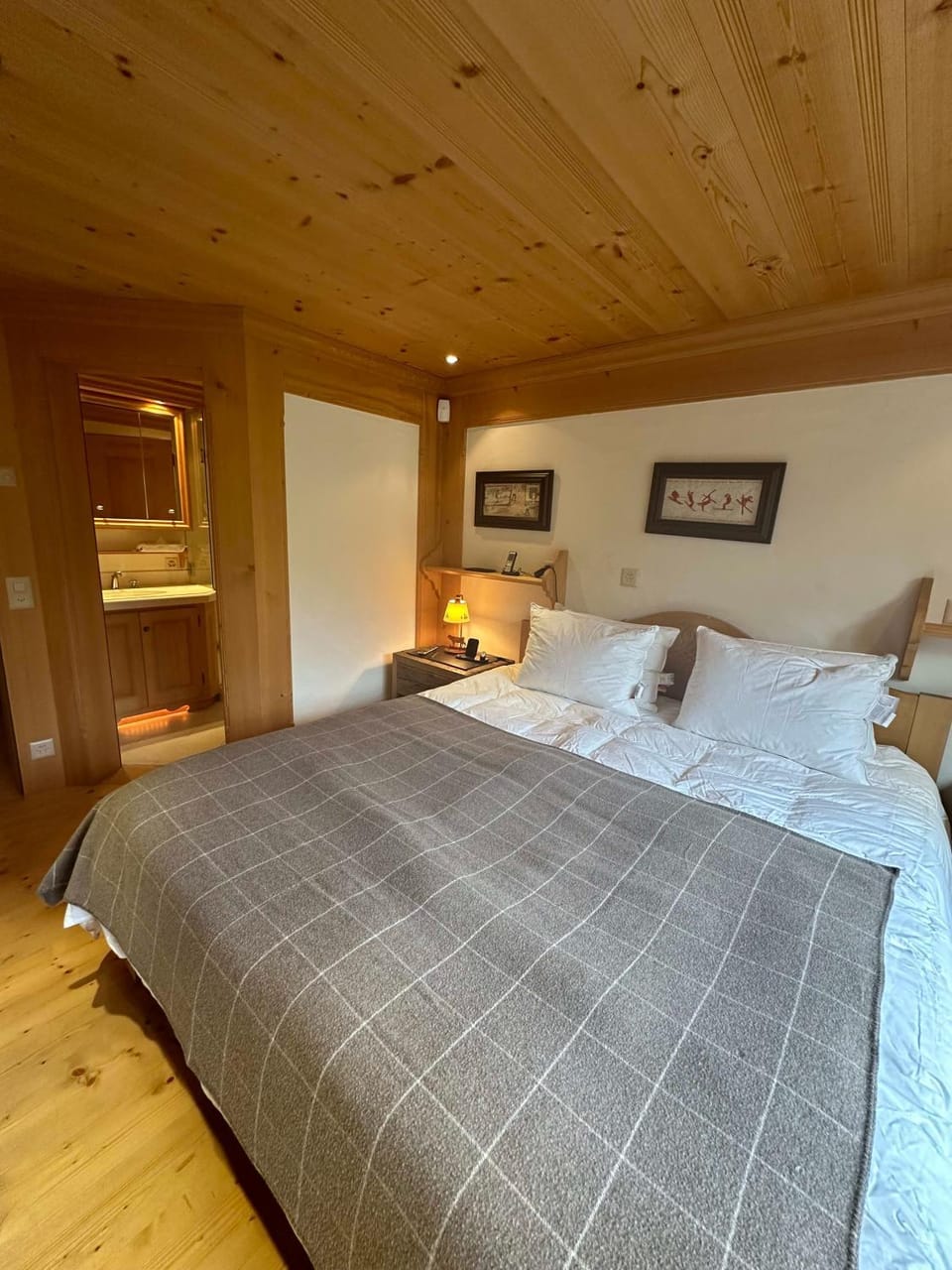 Luxurious Alpine Getaway at Park Hotel Gstaad Apartment in Saanen