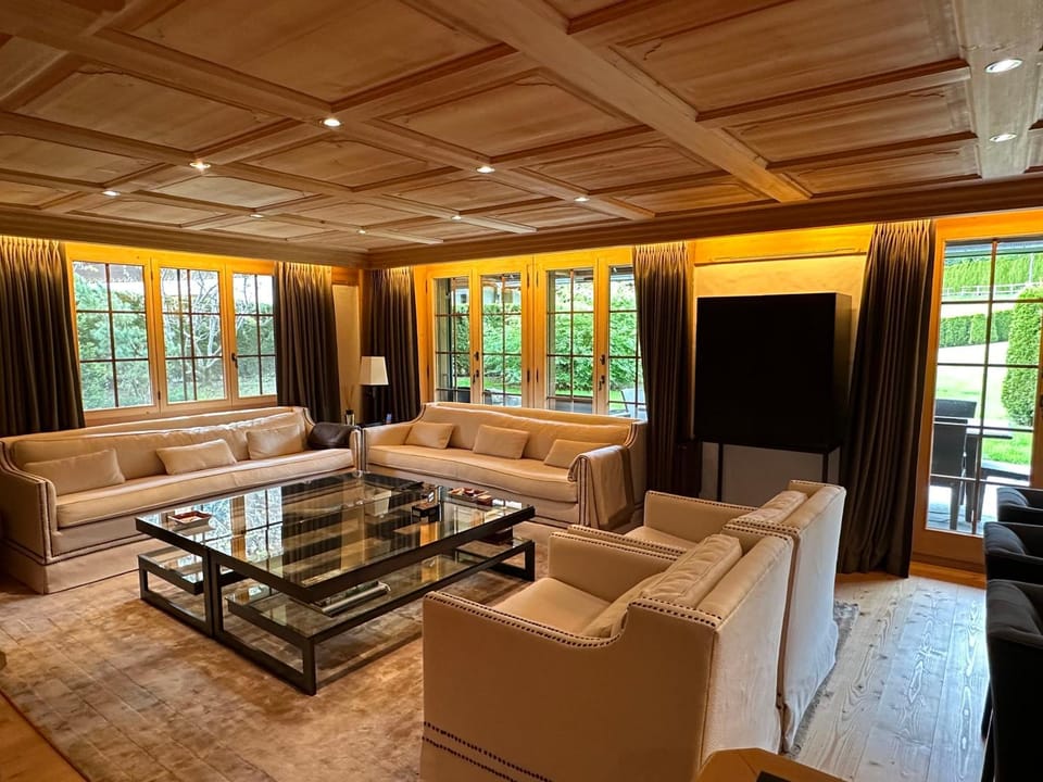 Luxurious Alpine Getaway at Park Hotel Gstaad Apartment in Saanen
