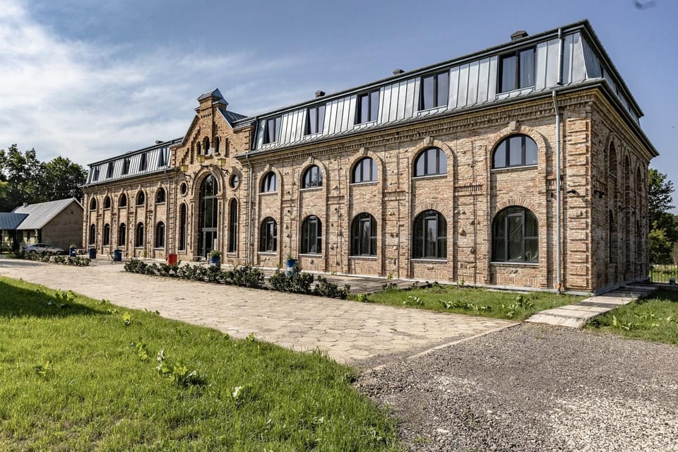 Property building, Spring, Day, Landmark view