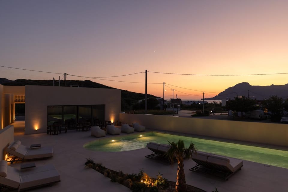 View (from property/room), Dining area, Pool view, Drinks, Location, Sunset, sunbed