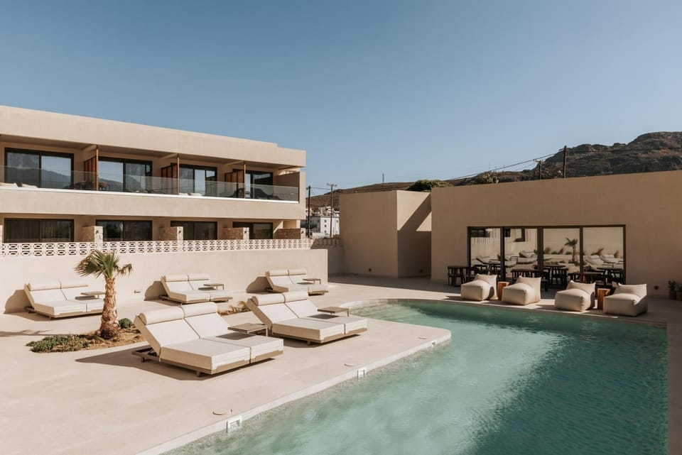 Property building, Dining area, Swimming pool, sunbed