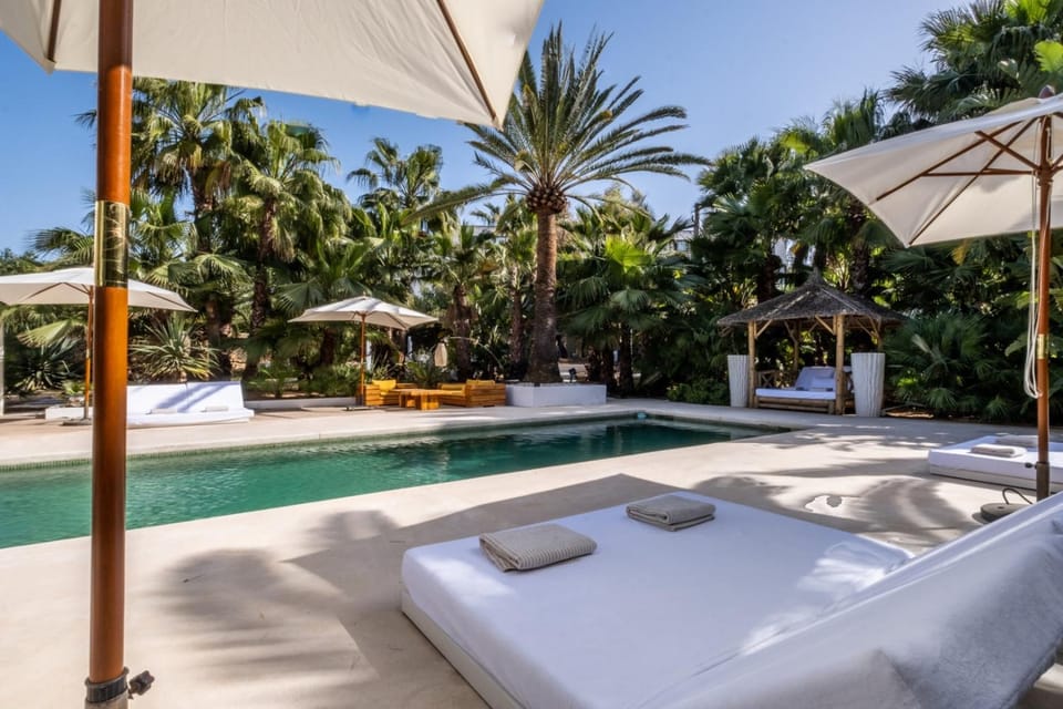 Exclusive 5 Bedroom Villa in Ibiza City, 1266 Villa in Ibiza