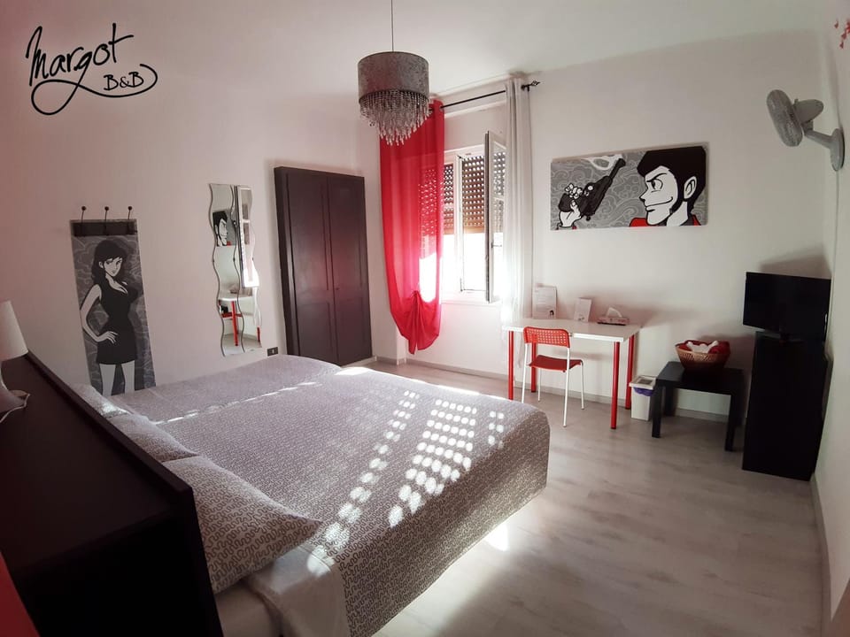 Bed, View (from property/room), Photo of the whole room, Bedroom