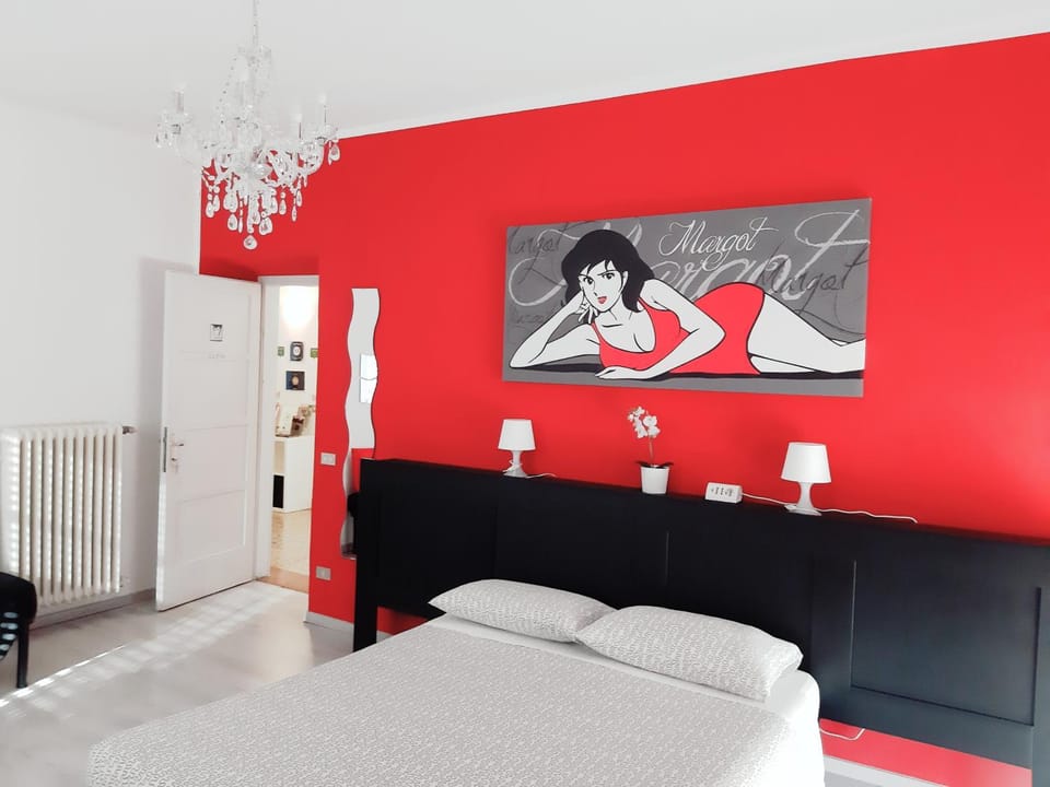 Bed, Photo of the whole room