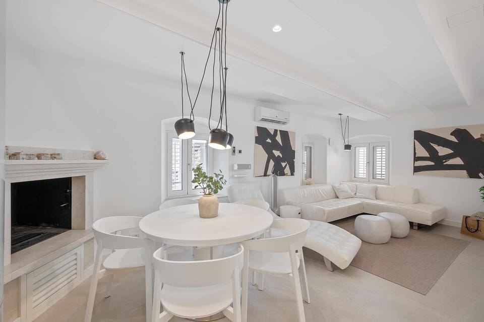 Living room, Dining area, fireplace