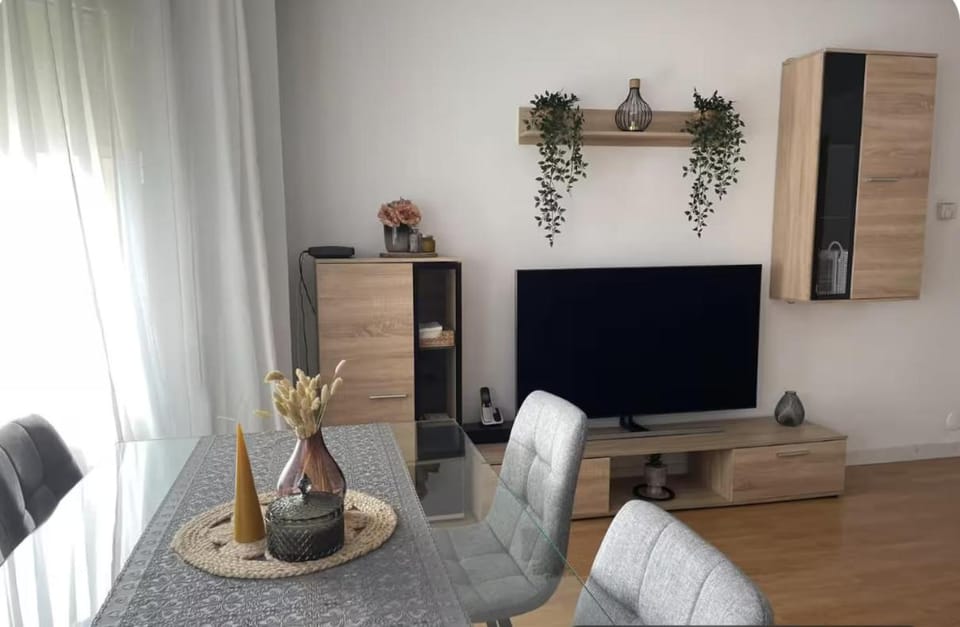 Alojamiento espacioso ideal para visitas en grupo Apartment in Terrassa
