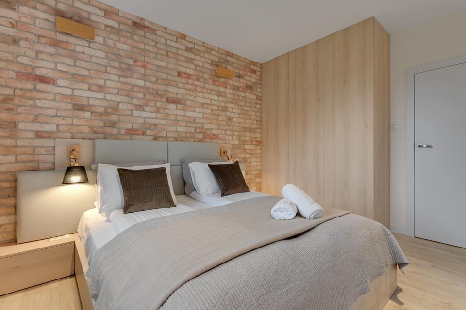 Bed, TV and multimedia, Bedroom, wardrobe