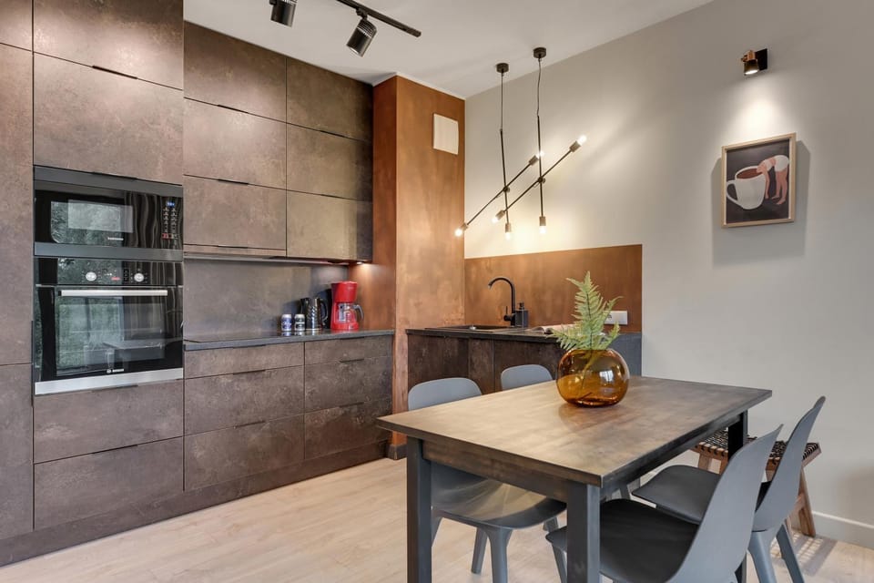 Coffee/tea facilities, Kitchen or kitchenette, Dining area, dishwasher, oven, stove