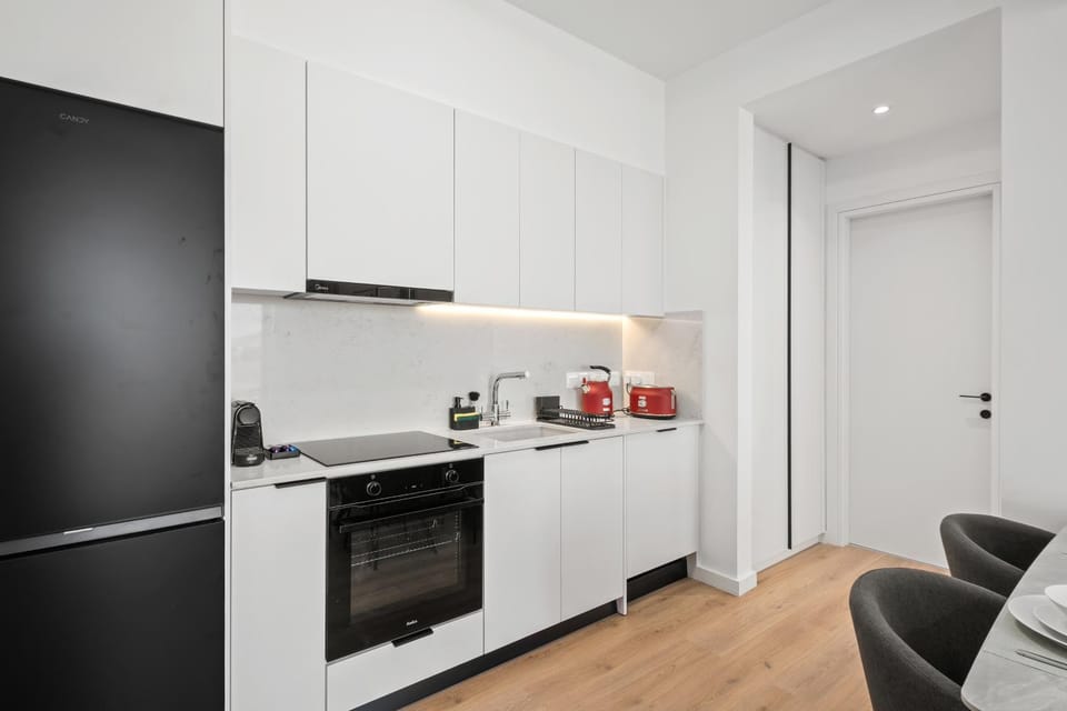 Coffee/tea facilities, Kitchen or kitchenette, dishwasher, oven, stove, toaster