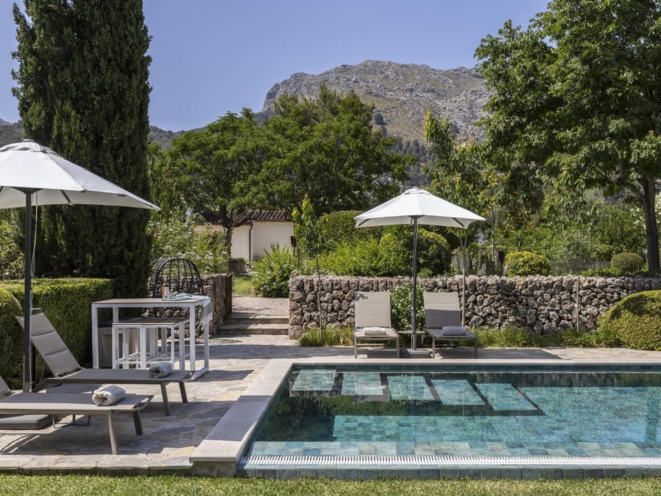 Mountain view, Pool view, Swimming pool, sunbed