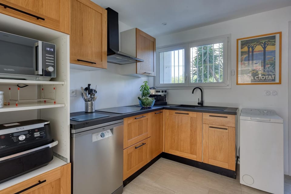 Kitchen or kitchenette, stove