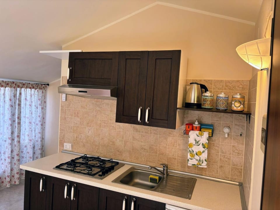 Kitchen or kitchenette, microwave, stove