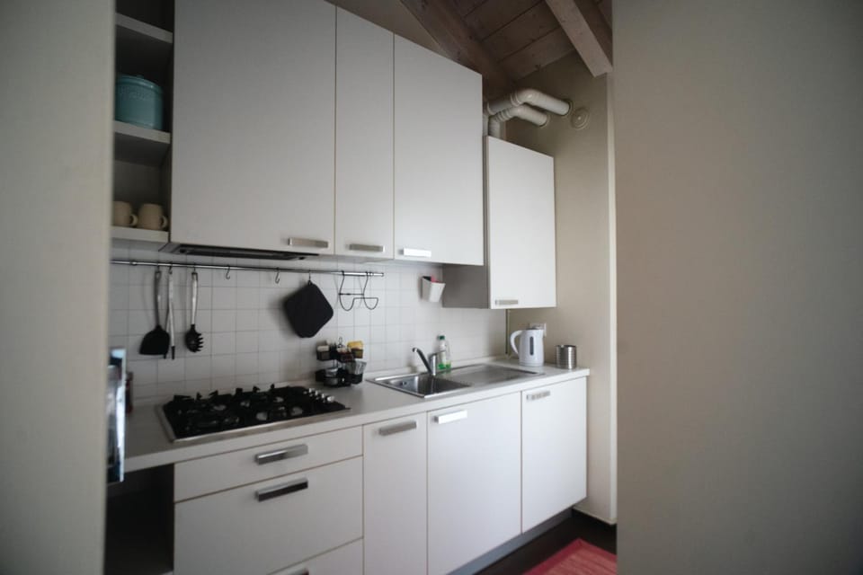 Kitchen or kitchenette, dishwasher, stove