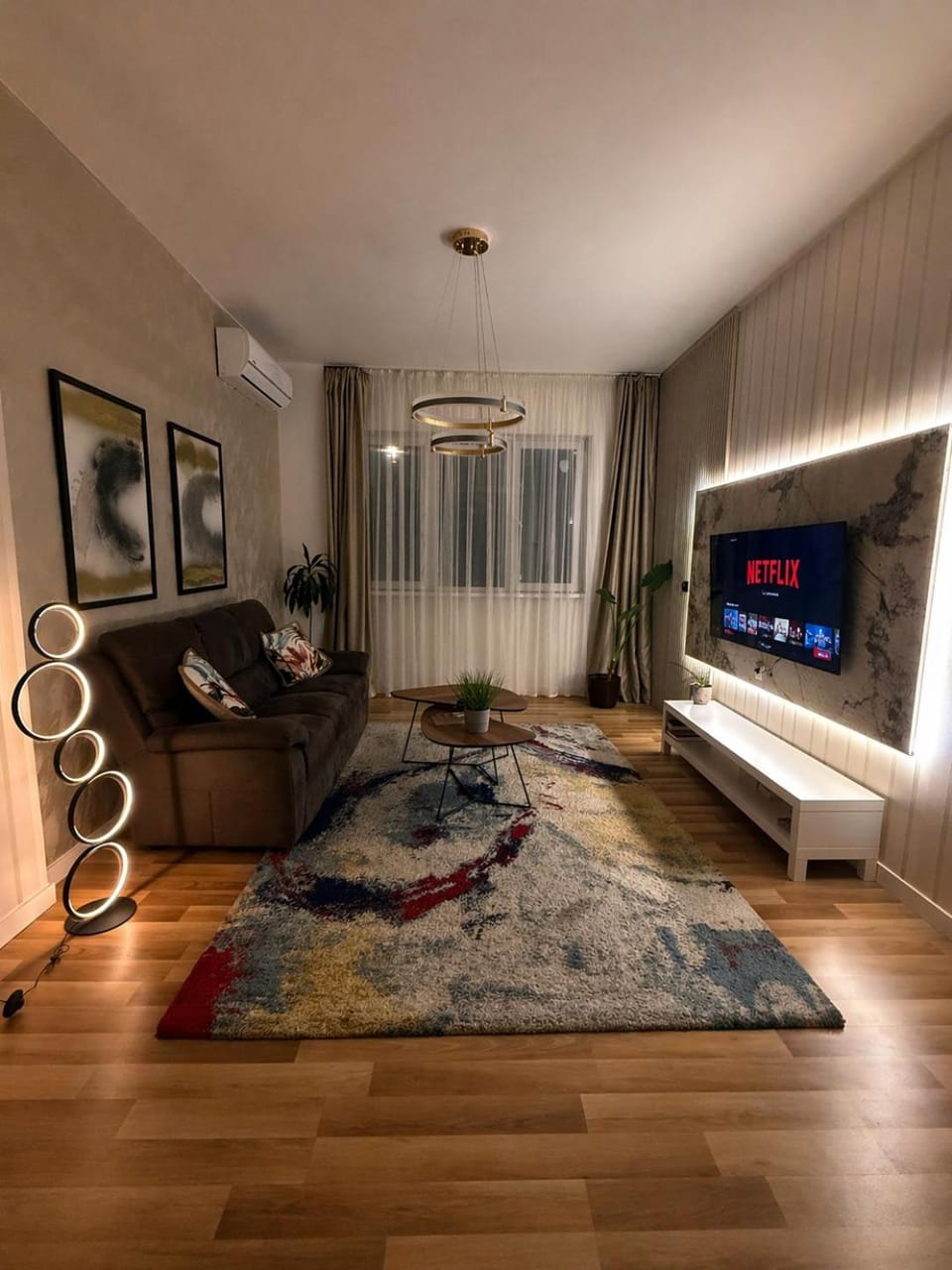 TV and multimedia, Living room, Seating area, Evening entertainment, air conditioner
