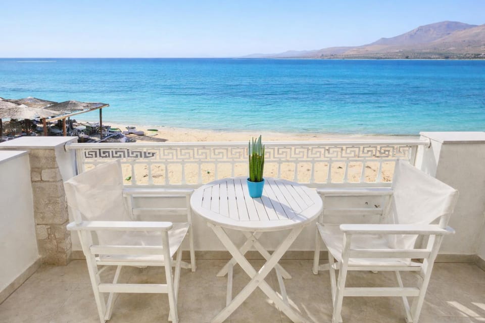 View (from property/room), Balcony/Terrace, Beach