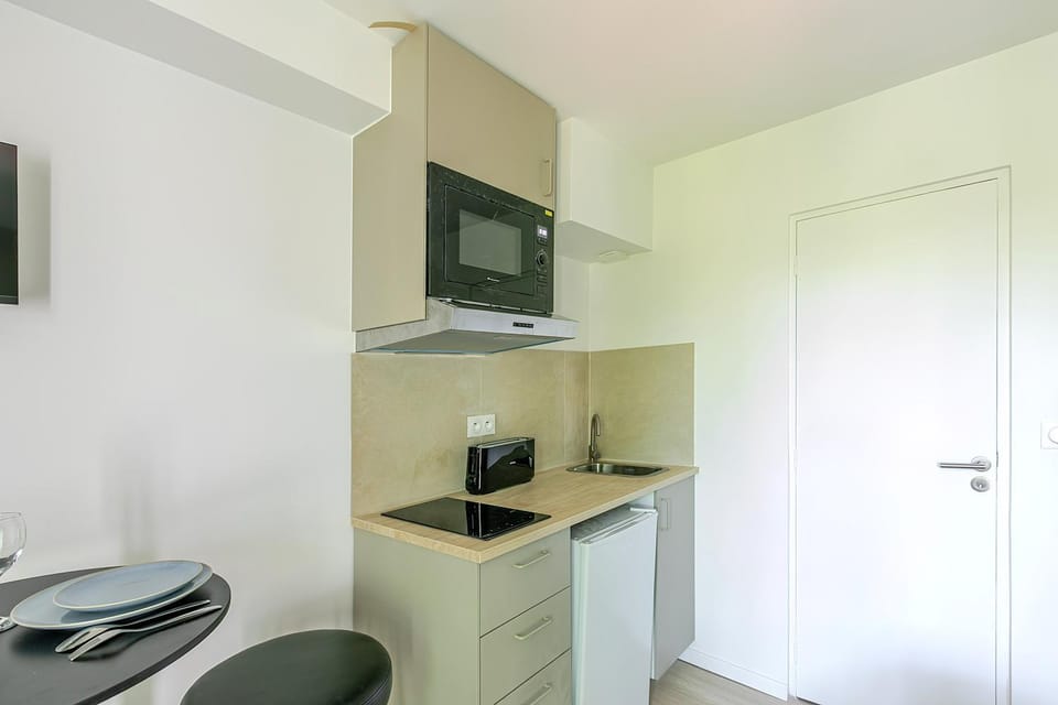 Kitchen or kitchenette, stove