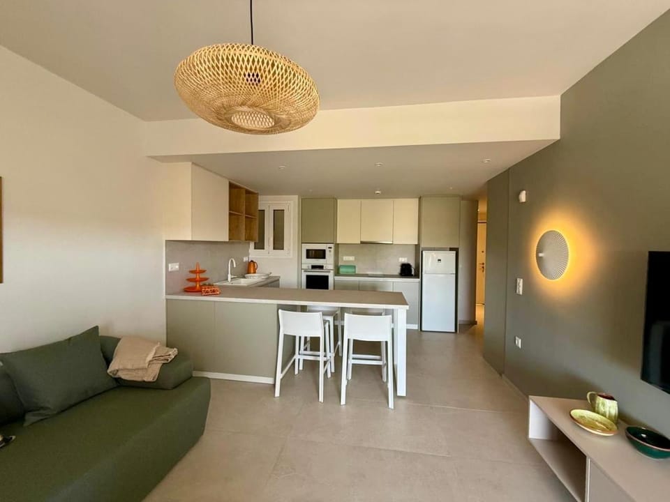 Dining area, dishwasher, oven, stove, toaster