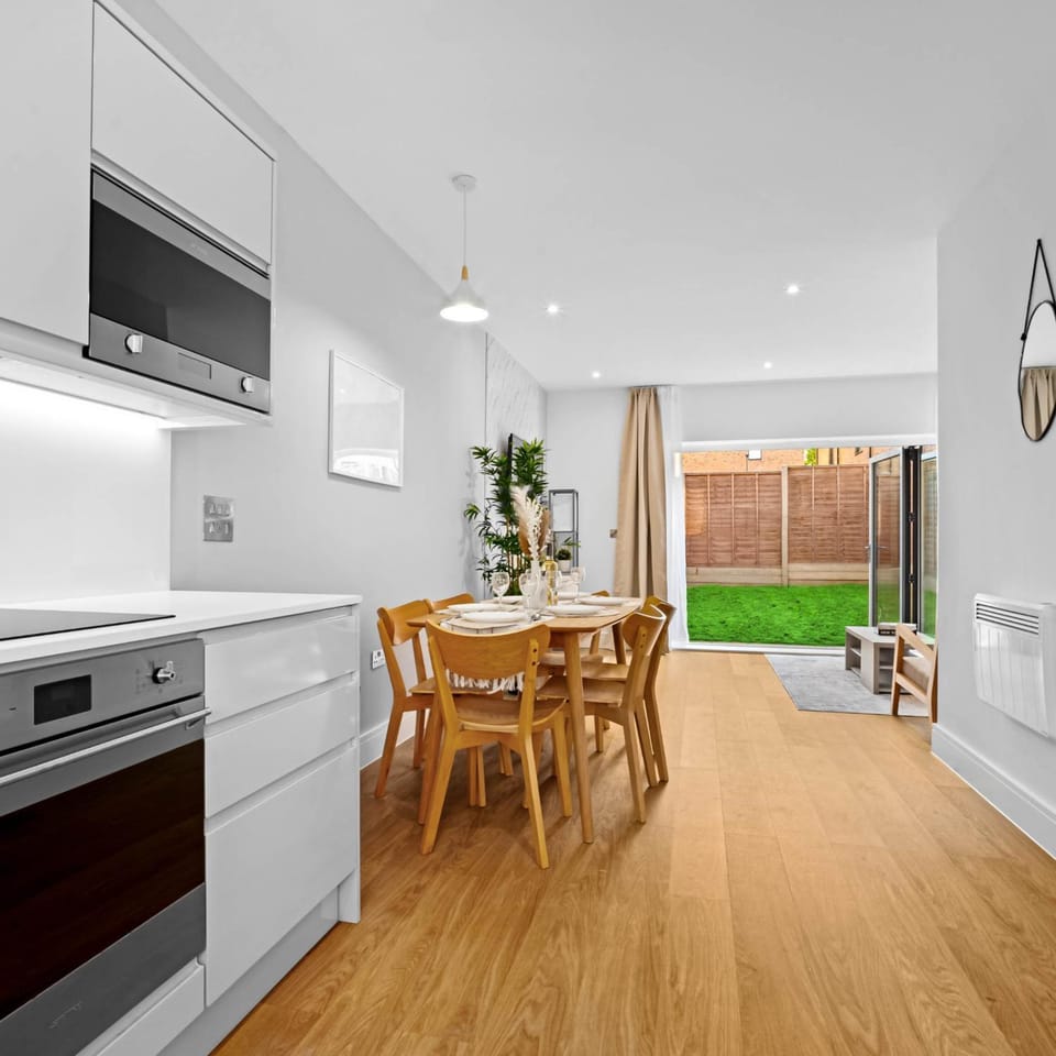 Kitchen or kitchenette, Living room, Dining area