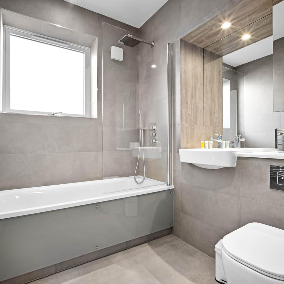 Shower, Toilet, Bathroom, Bath, towels