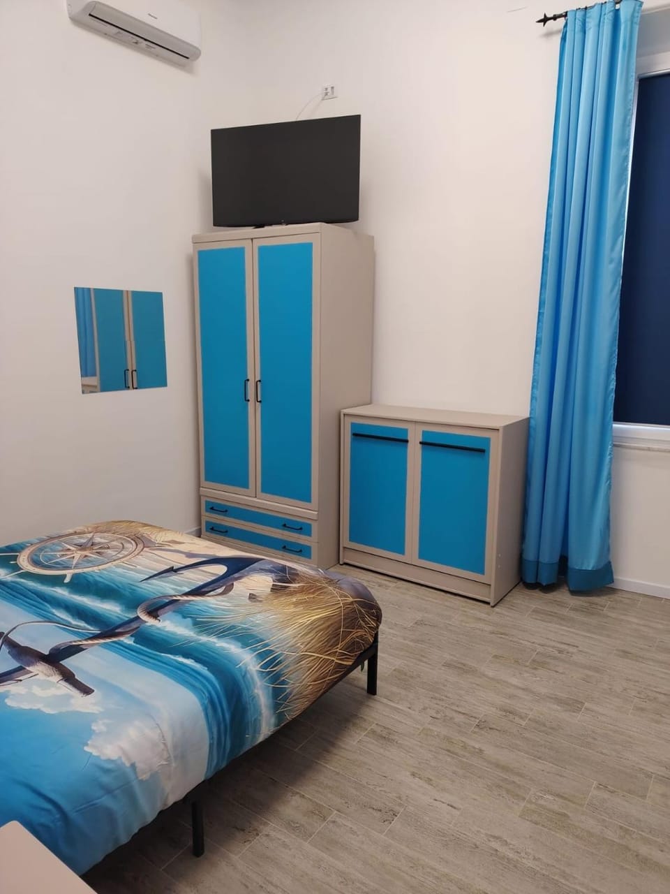 Bed, TV and multimedia, Photo of the whole room, Evening entertainment, Bedroom