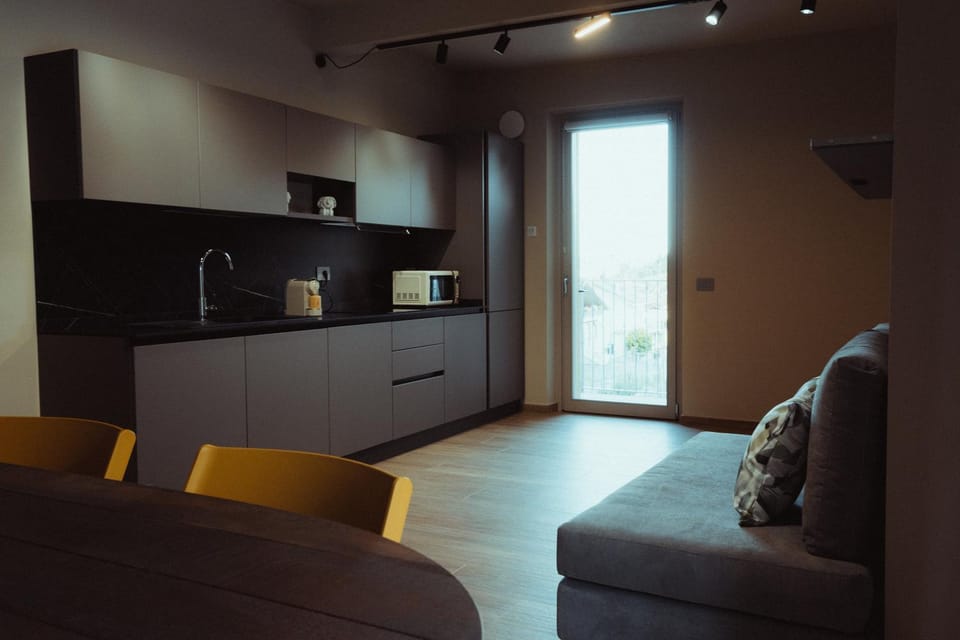 Kitchen or kitchenette, Seating area