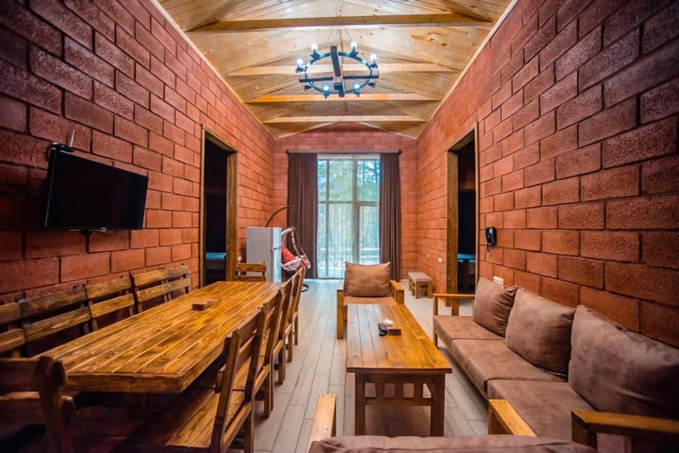 TV and multimedia, Living room, Seating area, Dining area