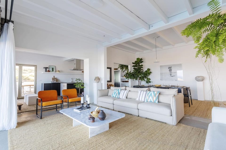 Kitchen or kitchenette, Living room, Dining area