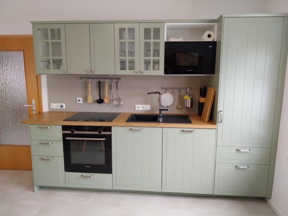 Kitchen or kitchenette, dishwasher, oven, stove