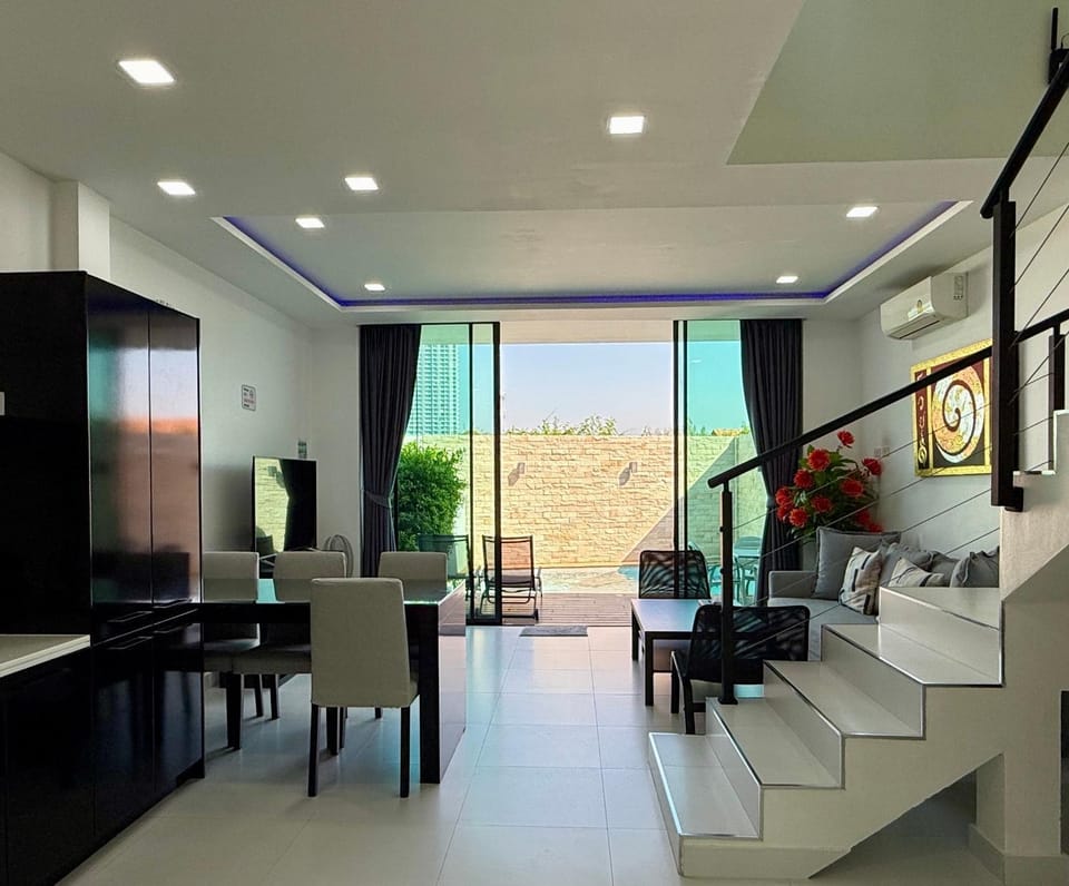 Living room, Pool view