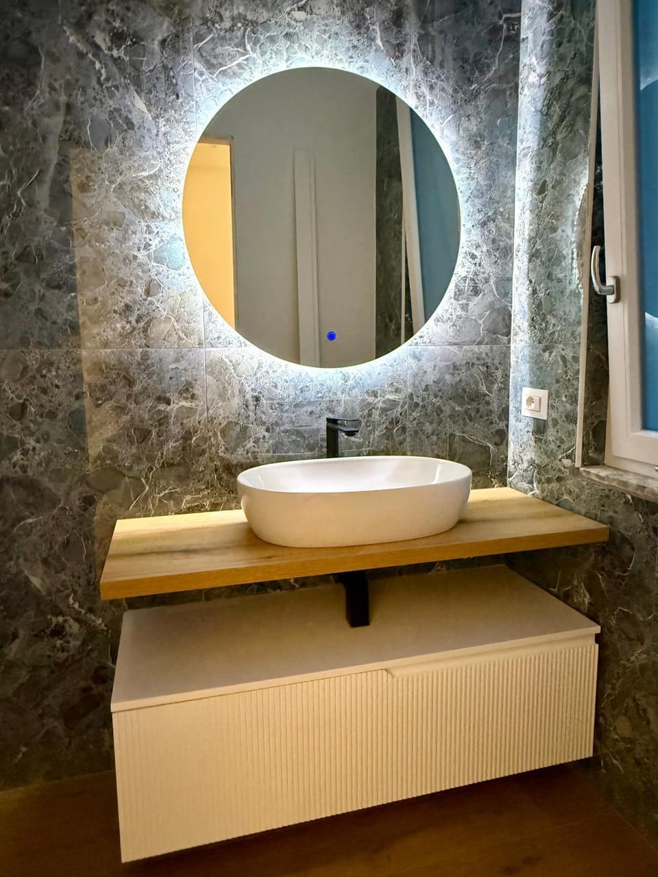 Bathroom, Internal: Not applicable to any particular room