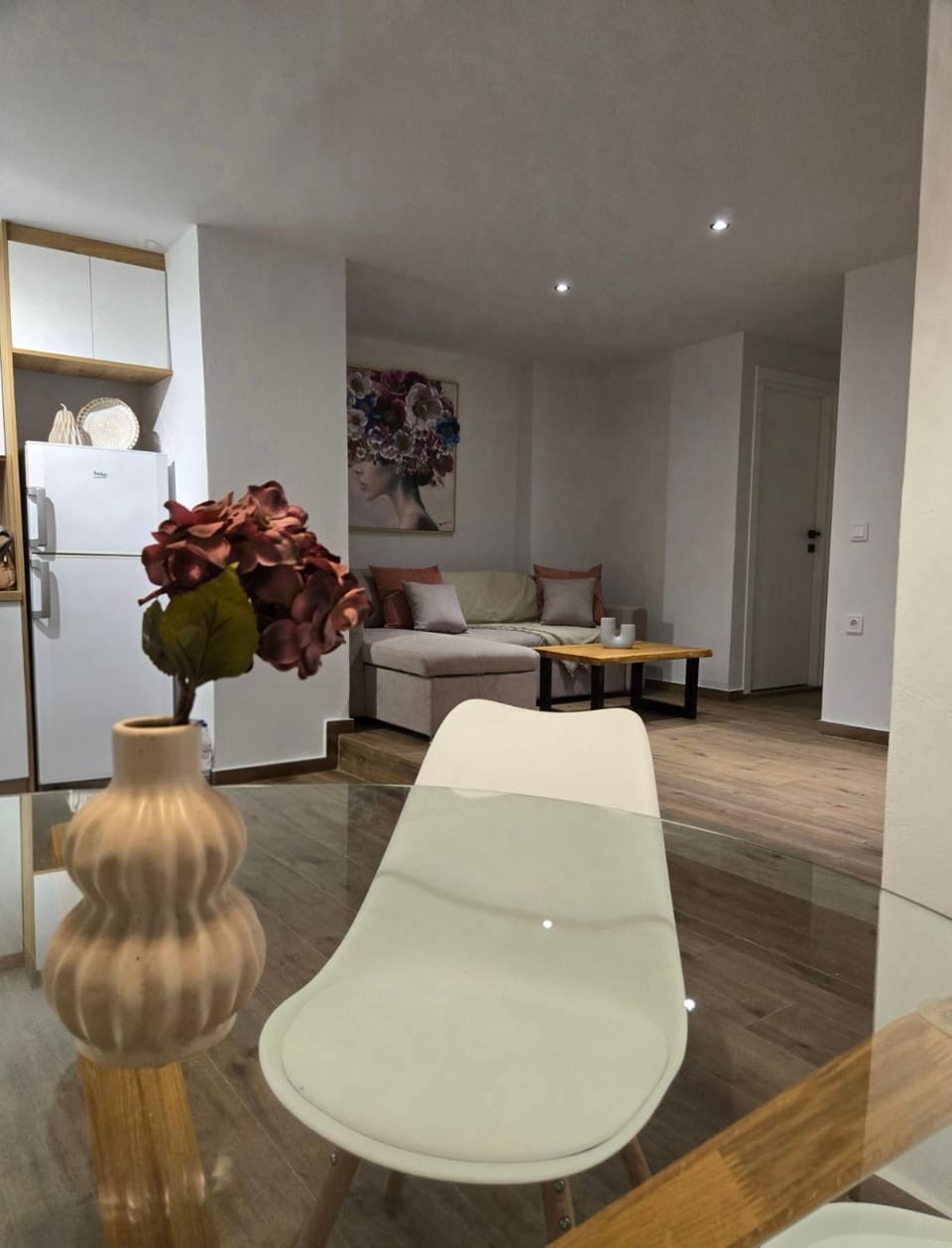 Seating area, Dining area