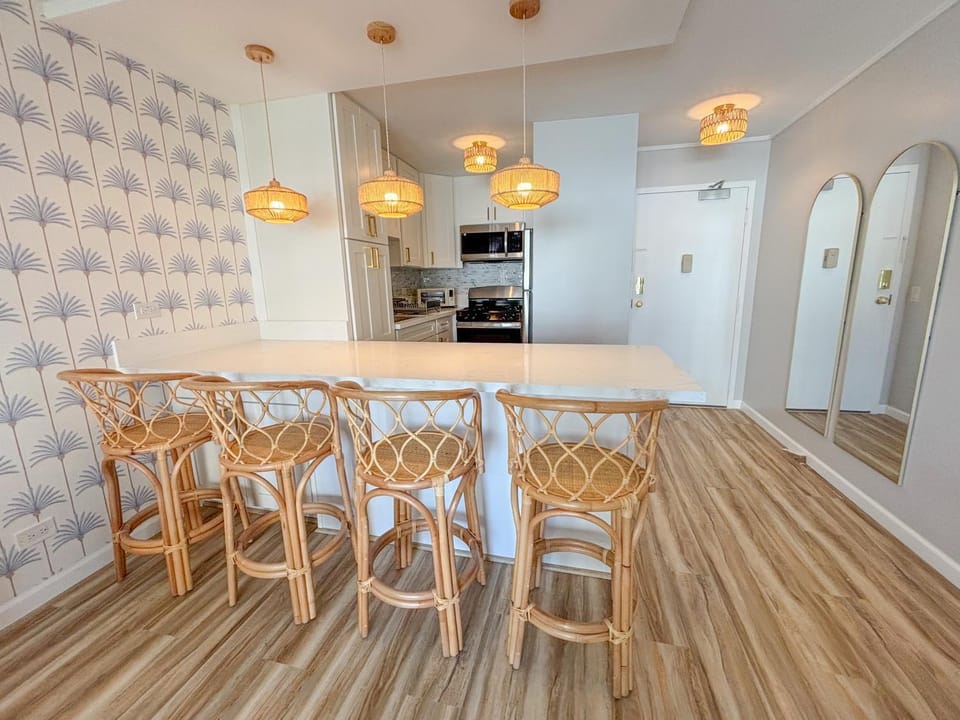 Modern Beachy Kuhio at Waikiki 2-Bedroom Apartment in Honolulu