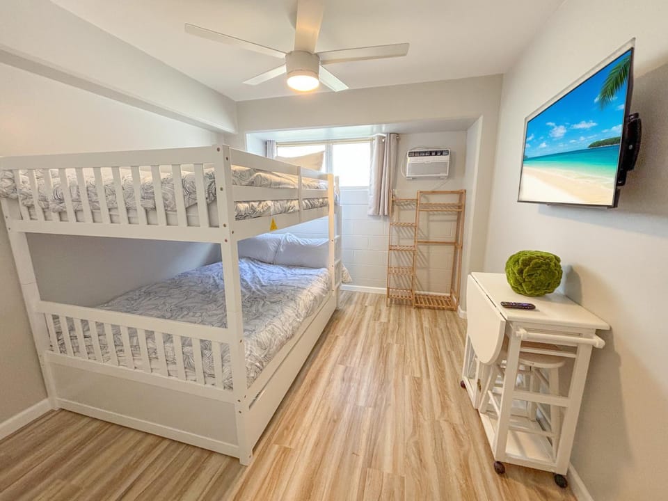 Modern Beachy Kuhio at Waikiki 2-Bedroom Apartment in Honolulu