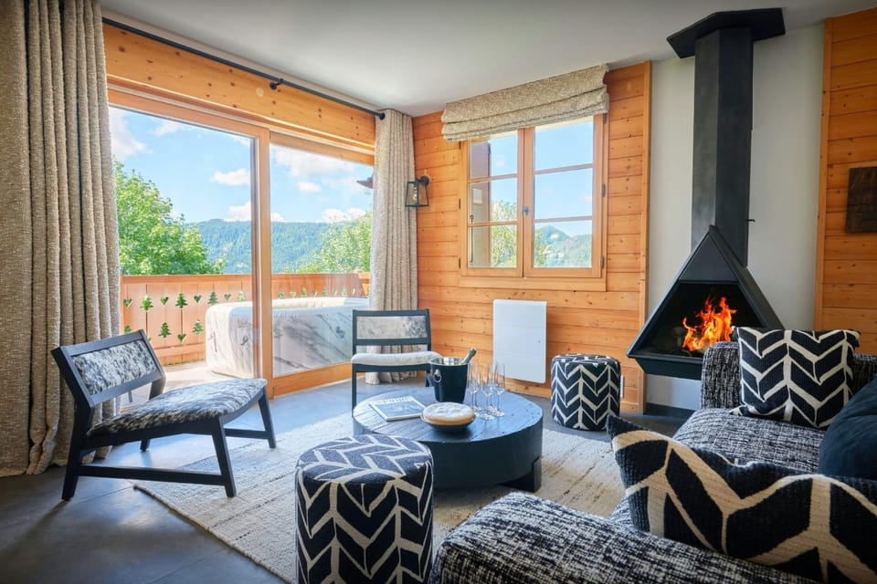 Natural landscape, View (from property/room), Living room, Seating area