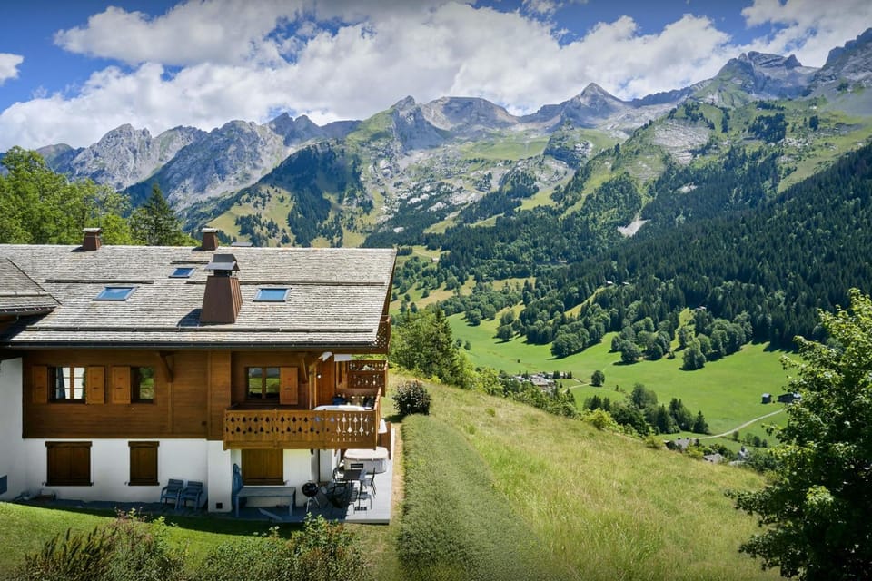 Property building, Day, Natural landscape, Summer, Mountain view