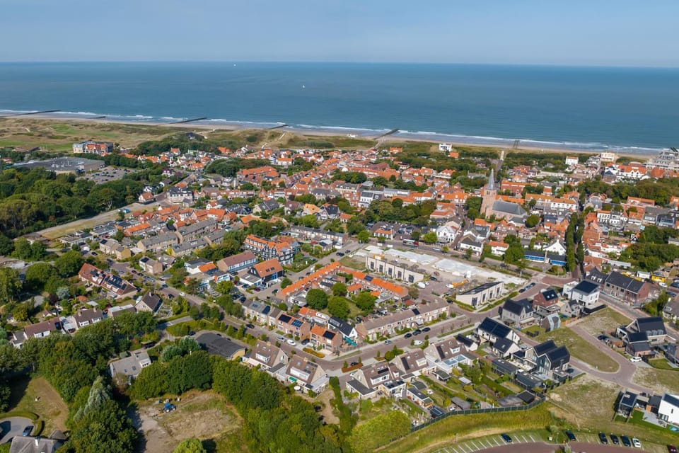 Bird's eye view, Location